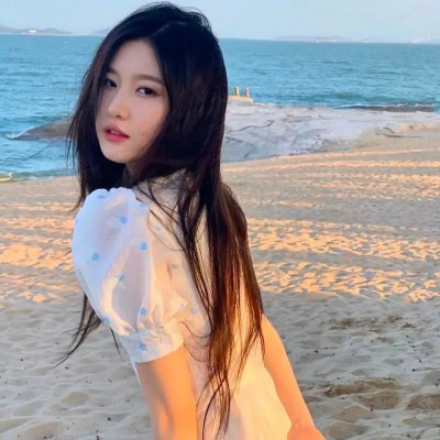 她的微笑像颗糖
